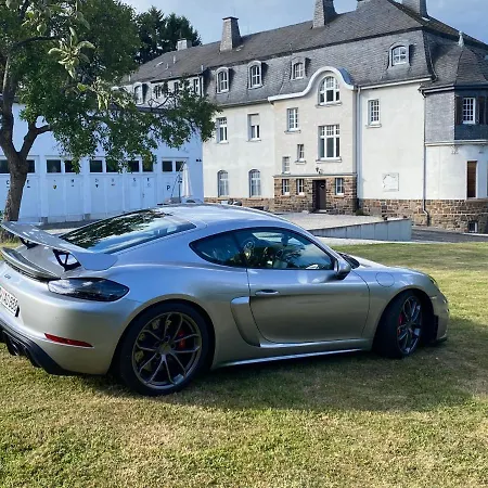 Nuerburgring M. Parkplatz - Klima - Garten Und Viel Platz *