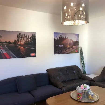 Nuerburgring M. Parkplatz - Klima - Garten Und Viel Platz *