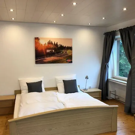 Holiday home Nuerburgring M. Parkplatz - Klima - Garten Und Viel Platz *