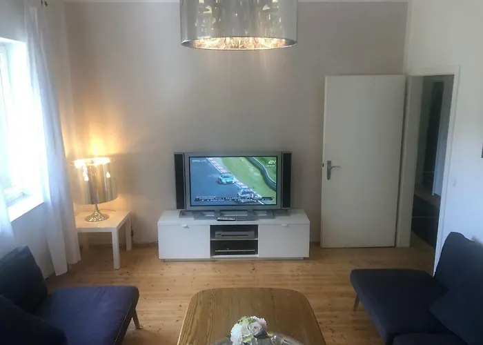 Nuerburgring M. Parkplatz - Klima - Garten Und Viel Platz